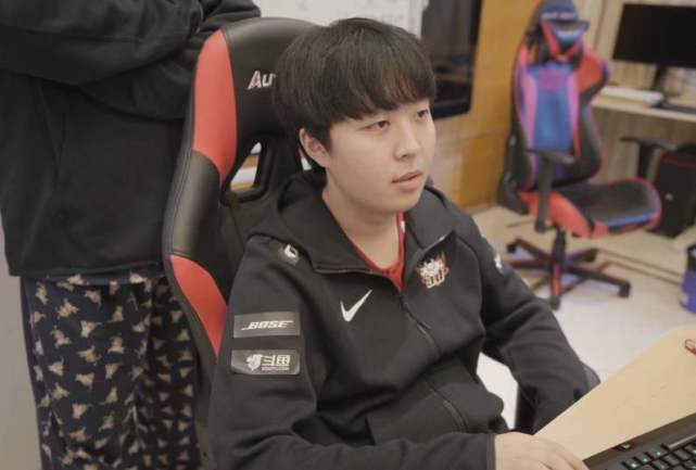 科特迪瓦主帅：我们一直在关注博尼，目前也正在和他谈征召