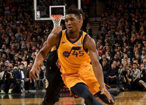 临困境的深 临困境的深