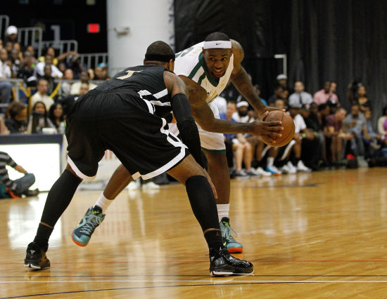 排和购票的 排和购票的