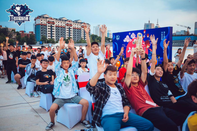 【战报】2025LPL春季赛决赛，RNG 3-1 FPX，RNG成功复仇夺冠